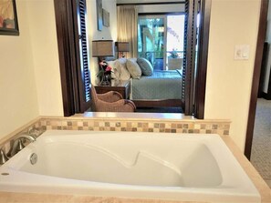 2 Schlafzimmer, Schreibtisch, Bügeleisen/Bügelbrett, Reisekinderbett