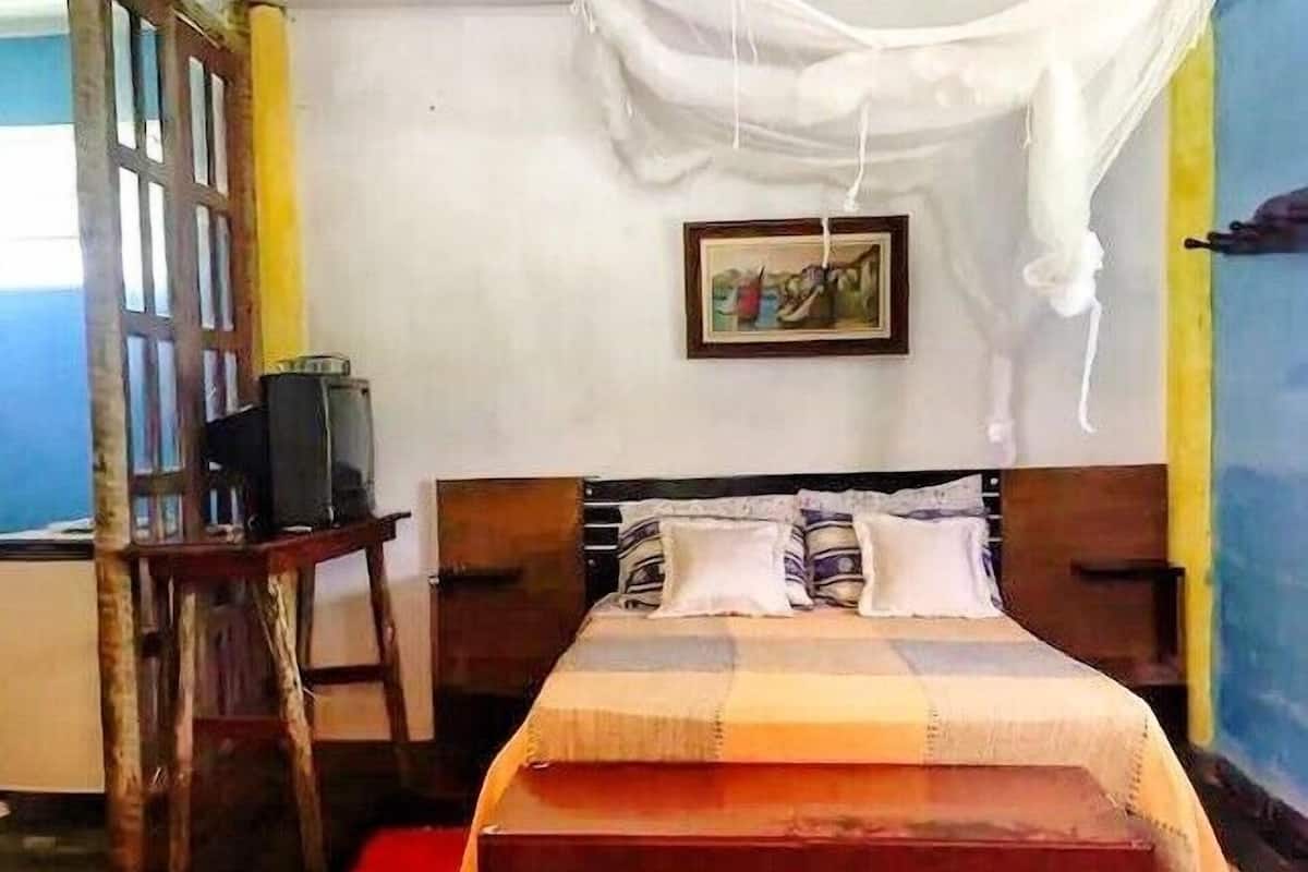 Economy Chalet (Chale Pe na Areia 5) | Minibar, individually decorated, bed sheets