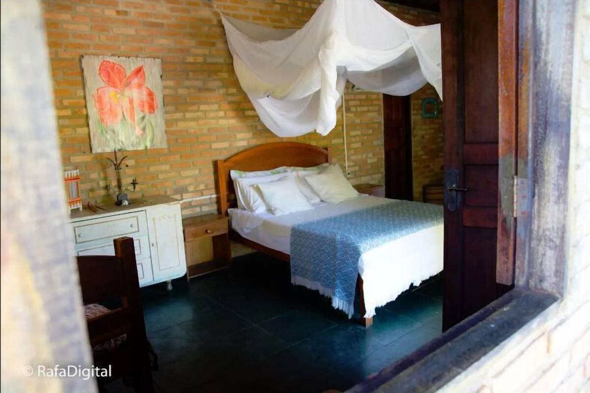 Minibar, decoración personalizada y ropa de cama 