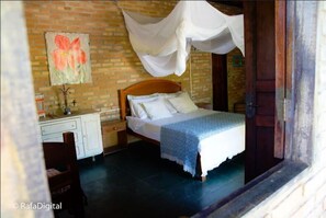 Chalet Tradition, vue jardin (Chale Pe na Areia 2) | Minibar, décoration personnalisée, draps fournis