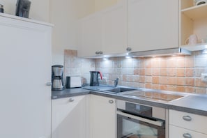 Kühlschrank, Mikrowelle, Ofen, Geschirrspüler