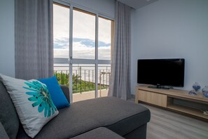 TV - NEW - Ocean View Madeira - relax in the modern apartment and beautiful views (Madalena do Mar)