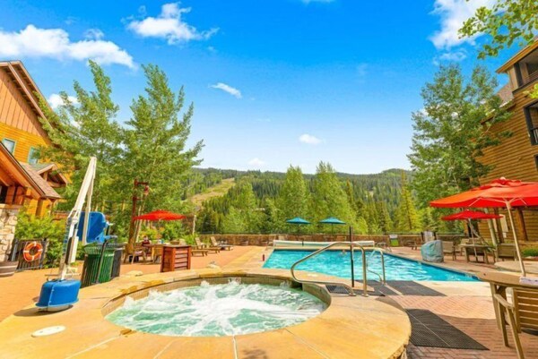 1 Bedroom Mountain Condo In River Run Village With Beautiful Mountain Views And Walking Distance To Ski - Keystone, CO