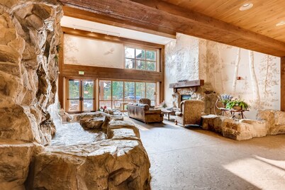 2 Bedroom Colorado Vacation Rental situated in River Run Village Steps from the Summit Express Gondola