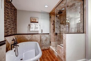 Condo (Breck_Village_4) | Bathroom - 4 Bedroom Ski in, Ski out Mountain Vacation Rental Located Next to Historic Main Street in Downtown Breckenridge (Breckenridge)