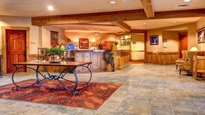 A spacious lobby with a reception desk, a dining area with a table and chairs, and a bar area. - Luxury 3 Bedroom Mountain Vacation Rental in Breckenridge Just Two Blocks From Downtown (Breckenridge)