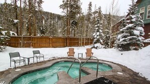 Exterior - Family Friendly 3 Bedroom Mountain Vacation Rental in Keystone With Complimentary Shuttle Service and Hot Tub Access (Keystone)