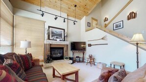 Exterior - Family Friendly 3 Bedroom Mountain Vacation Rental in Keystone With Complimentary Shuttle Service and Hot Tub Access (Keystone)