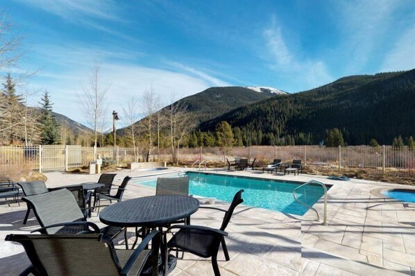 Outdoor pool - Red Hawk Lodge 2 Bedroom Condo in River Run Village (Keystone)