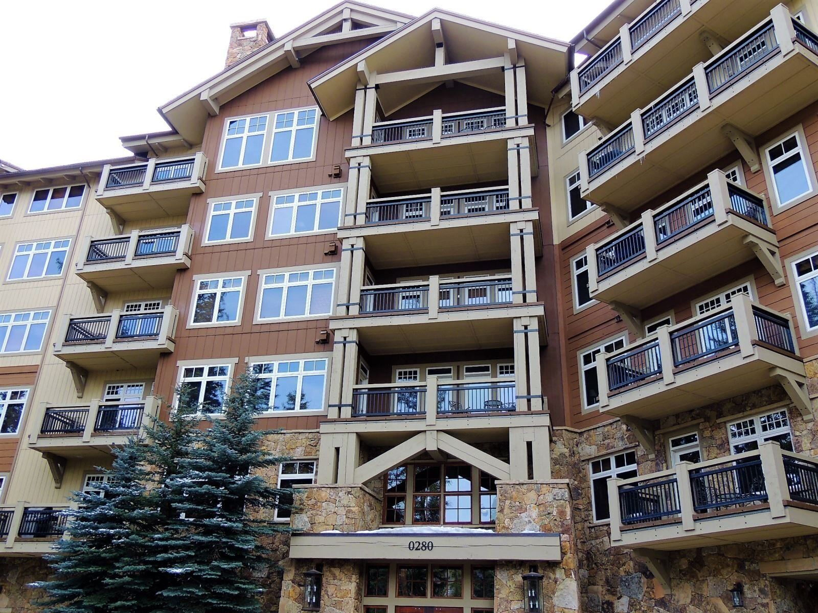Condo (300-1_Lone_Eagle) | Exterior