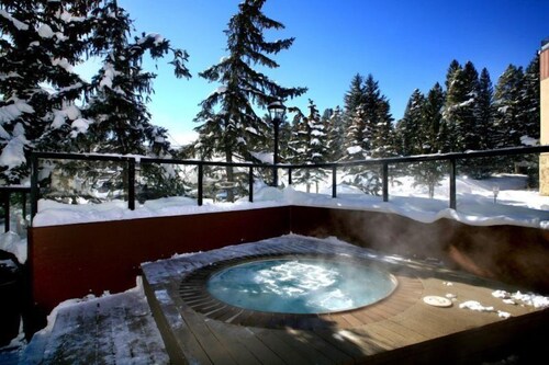 1 Bedroom Ski in, Ski out Mountain Vacation Rental Located Next to Historic Main Street in Downtown Breckenridge