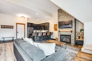 Exterior - Perfectly Placed 2 Bedroom Vacation Rental in Historic Downtown Breckenridge with Access to Hot Tub and Pool (Breckenridge)