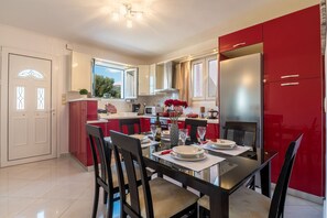 Dining - Sofia's apartments , razata , argostoli, kefalonia (Razata)