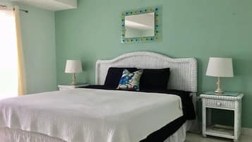 Exclusive House, 2 Bedrooms, Non Smoking, Sea View | 2 bedrooms, in-room safe, individually decorated, individually furnished