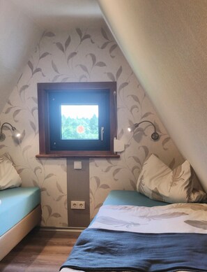 1 dormitorio, cuna de viaje, wifi gratis y ropa de cama