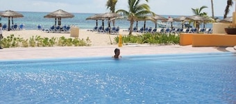 Ocean View Villa for 6 persons in the Royal Haciendas Resort - Riviera Maya