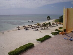 Camastros y toallas de playa 