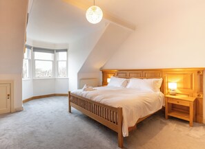 4 bedrooms, desk, iron/ironing board, Internet - Bright & Beautiful 3-bed Home in Murrayfield, Edin (Edinburgh)