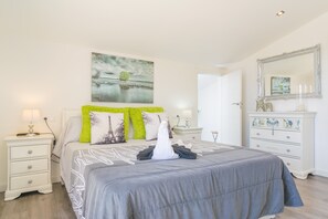 4 bedrooms, soundproofing, iron/ironing board, free WiFi - FINCA MIRALLES - Villa with private pool in Búger. Free WiFi (Búger)