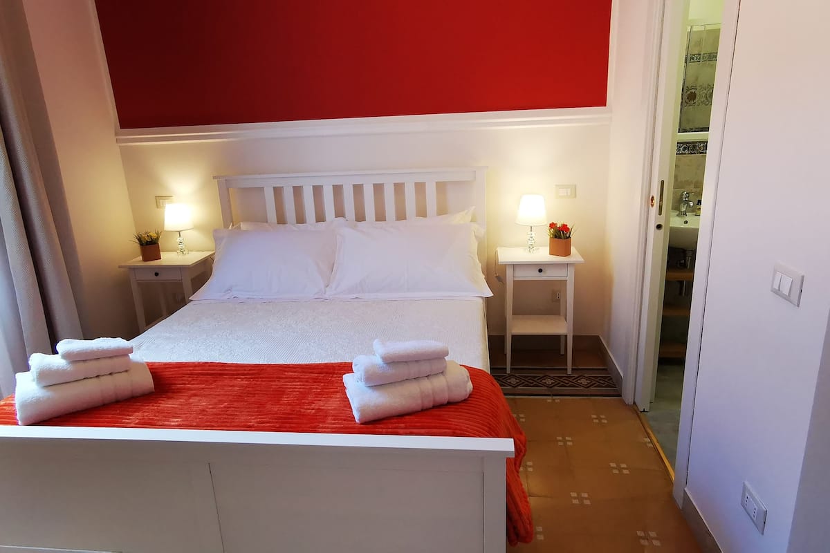 Kamar Comfort, pemandangan kota (Pretoria) | 1 kamar tidur, seprai premium, selimut bulu angsa, dan busa memori