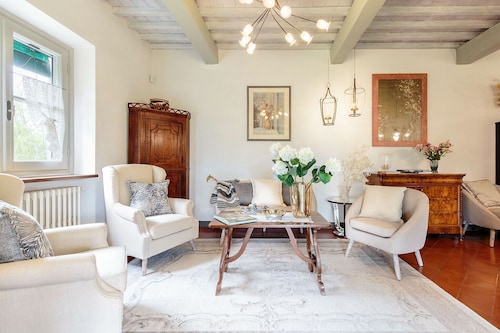 VILLA D'AMICO, charming indulgence overlooking Lucca Town Centre