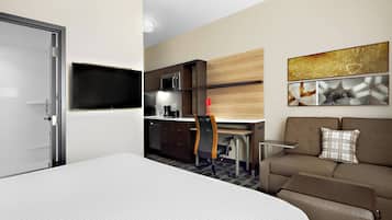 Studio Suite, 1 King Bed | In-room safe, desk, laptop workspace, blackout curtains