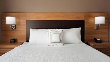 Studio Suite, 1 King Bed | In-room safe, desk, laptop workspace, blackout drapes