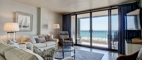 Een televisie en een dvd-speler