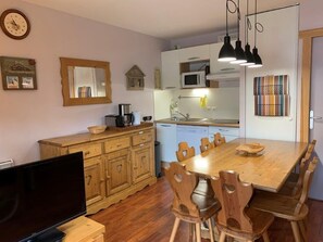 Réfrigérateur, micro-ondes, four, lave-vaisselle