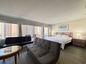 TV - Lagoon & Ocean View Ilikai Studio 1042  – Walk to Waikiki Beach | Sleeps 4 | Renovated Condo (Waikiki)