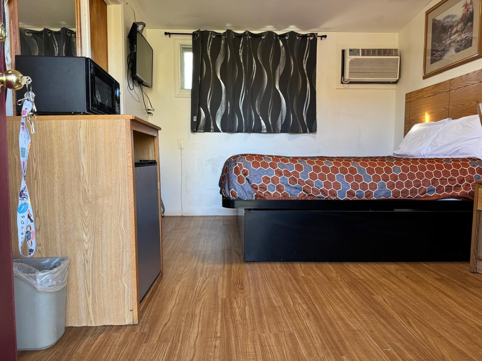 In-room safe, free WiFi, bed sheets