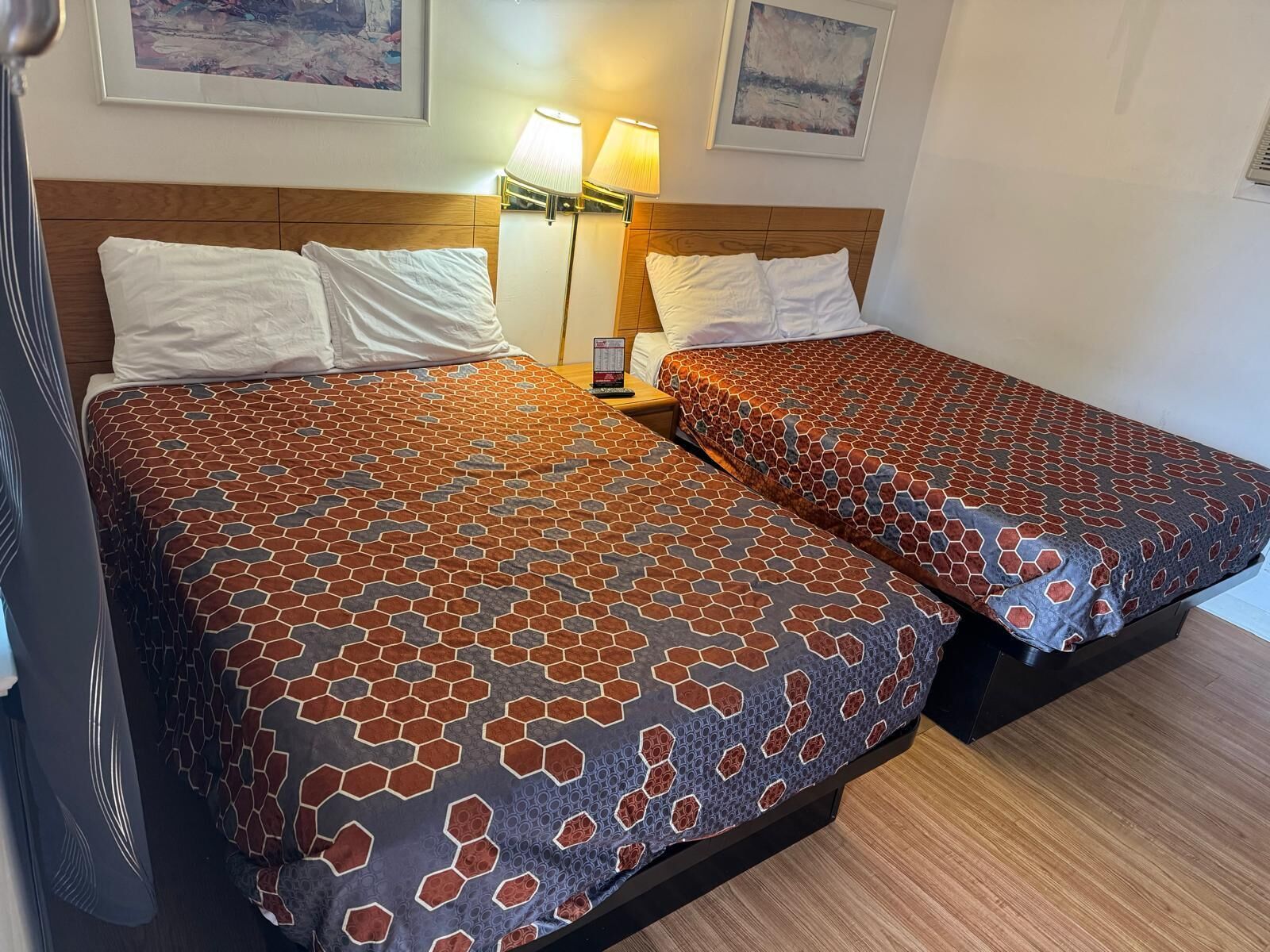 Coffres-forts dans les chambres, Wi-Fi gratuit, draps fournis