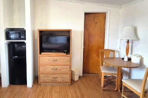 Room, 2 Double Beds, Non Smoking | In-room safe, free WiFi, bed sheets - Economy Inn Cadillac MI by Hotel O (Cadillac)