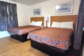 Habitación, 2 camas dobles, no fumadores | Caja fuerte, wifi gratis, ropa de cama