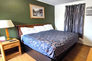 Room, 1 King Bed, Non Smoking - Economy Inn Cadillac MI by Hotel O (Cadillac)