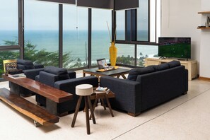 テレビ、暖炉、テレビゲーム、DVD プレーヤー