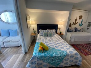 Desk, iron/ironing board, WiFi, bed sheets