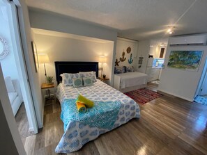 Desk, iron/ironing board, WiFi, bed sheets