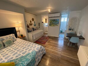 Desk, iron/ironing board, WiFi, bed sheets