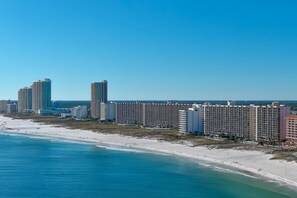 On the beach - ORANGE BEACH RETREAT, GREAT VIEW OF THE PASS, GREAT AMENITIES, GREAT FOR FAMILY (Orange Beach)