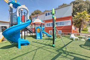 Children's area - Apartments La Mer - Studio B (Pula)