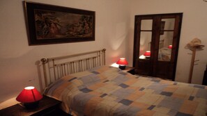 Talo, näköala puutarhaan | 5 makuuhuonetta, kannettavalle tietokoneelle sopiva työtila