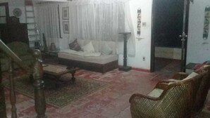 獨棟房屋, 花園景觀 | 起居區 | 電視