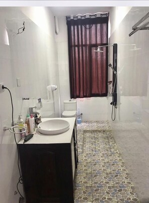 Towels, soap - Villa for passing house  (Gihosha Bujumbura)