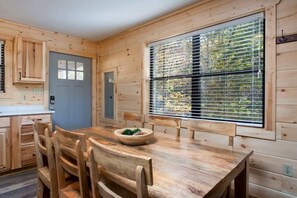 Dining - Gorgeous Mt. LeConte Views/Gatlinburg/Spacious (Gatlinburg)