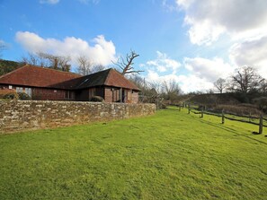 Exterior - The Barn at Banks Cottage (Pulborough)