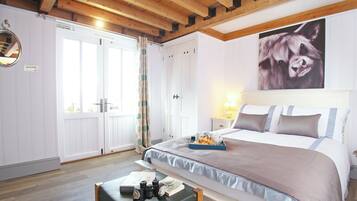 2 室のベッドルーム、WiFi (無料)、ベッドシーツ