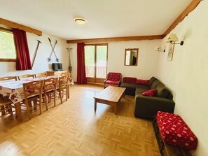 Living area - Wifi, 1st floor, swimming pool, balcony, parking, tv, ski locker, 60m², Puy-Saint-Vincent (Puy-Saint-Vincent)