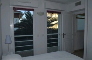 2 chambres, fer et planche Ă repasser, Wi-Fi, draps fournis