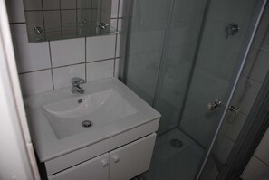 タオル、トイレットペーパー